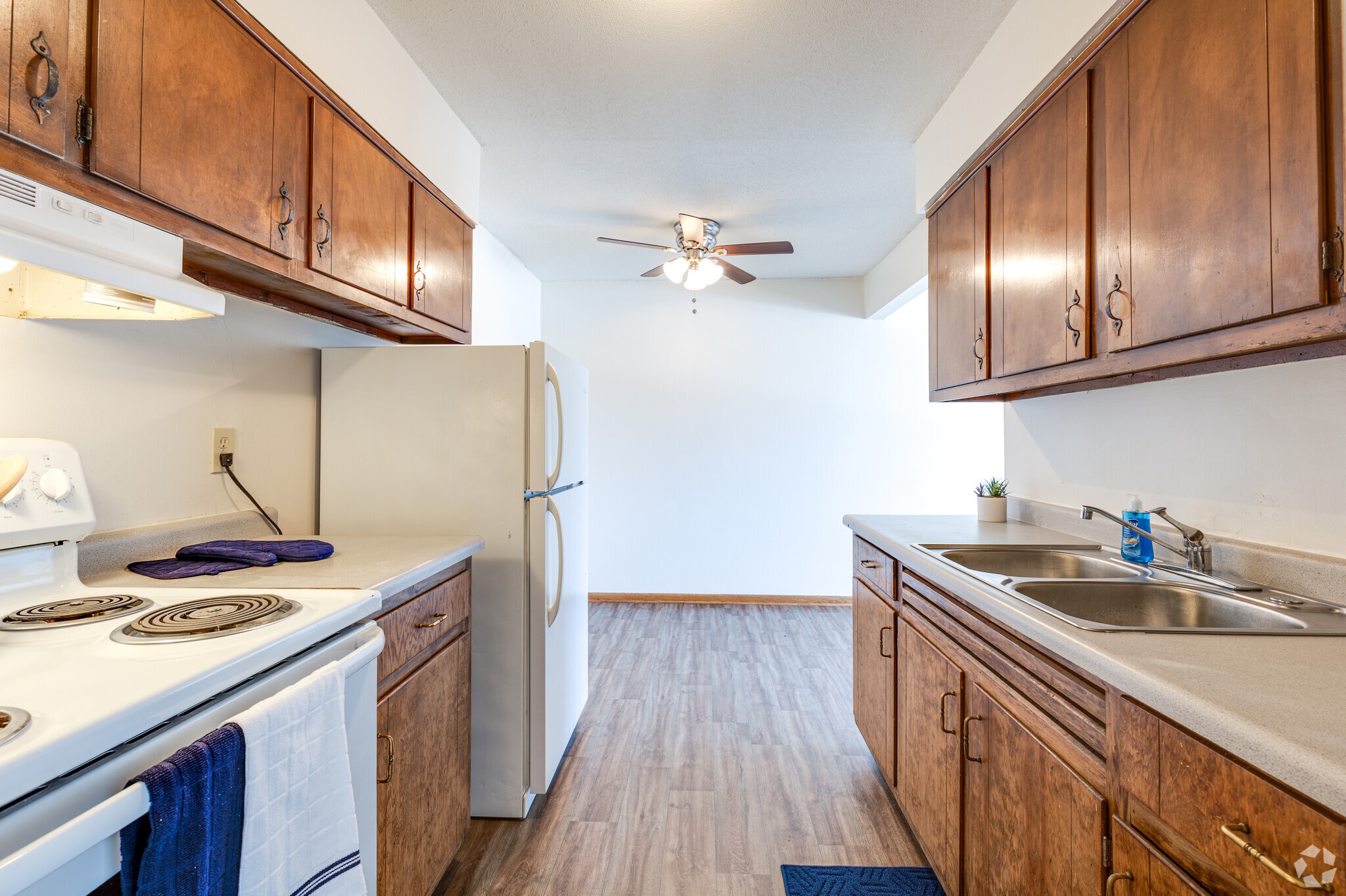 2BR, 1BA - 840SF - Kitchen and Dining - Goldenstar