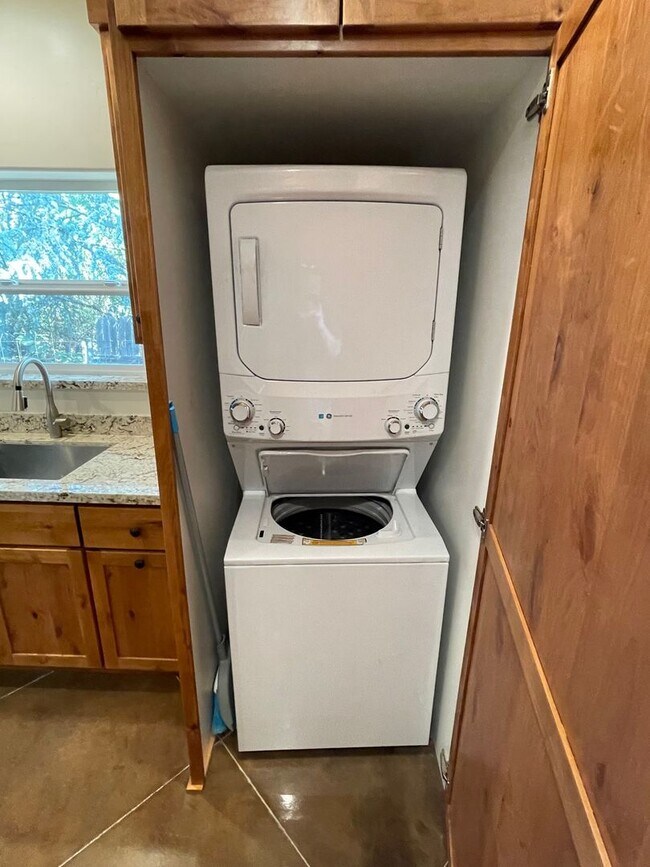 Building Photo - 126 W 20th St