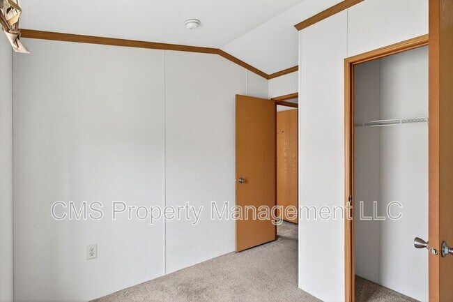 Building Photo - 15 W Redwood Ave