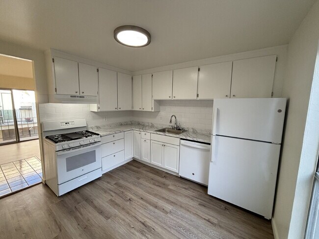 Building Photo - 1825 Harrison St