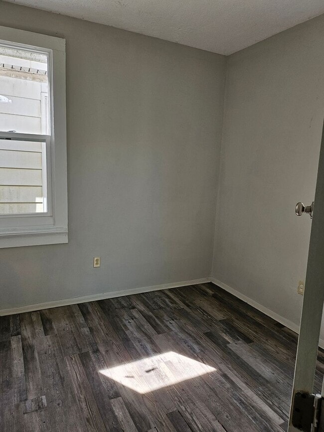 Building Photo - 3 Bed/1bath