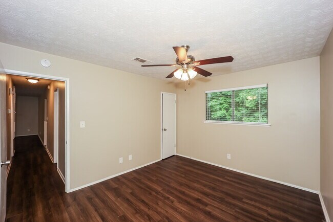 Building Photo - 6133 Fieldcrest Dr