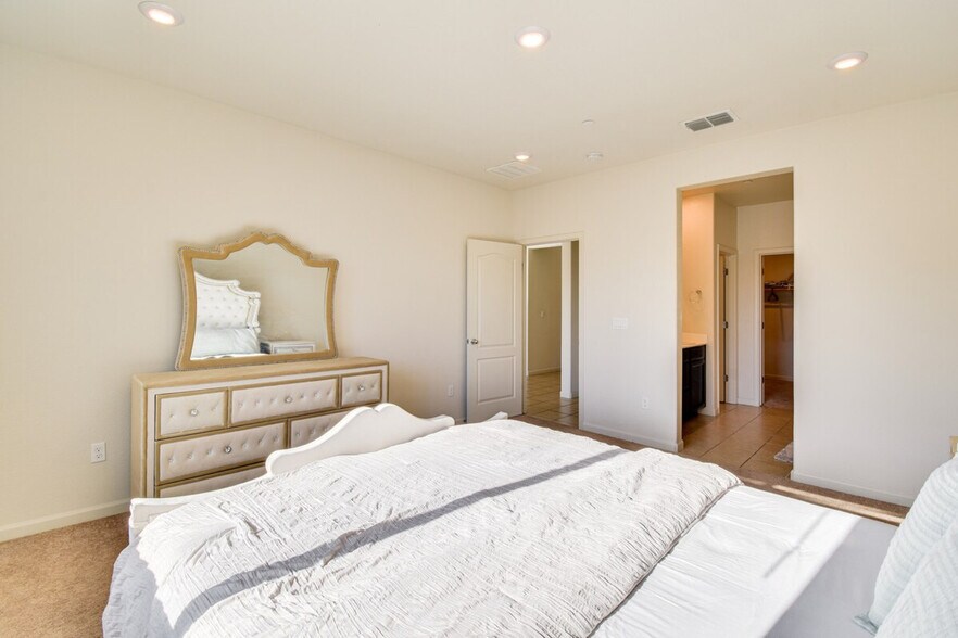 Building Photo - 1442 Copperfield Ave