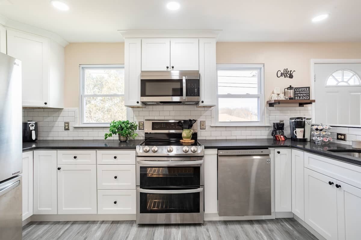 Building Photo - 2346 Pine St