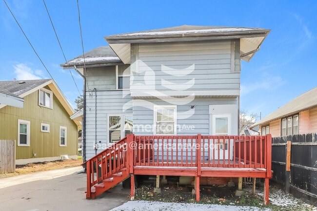 Building Photo - 2720 Newport Ave