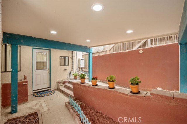 Building Photo - 832 Cypress Ave
