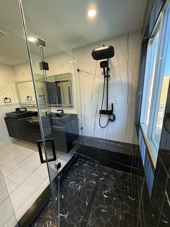 Building Photo - 10366 Buena Ventura Dr