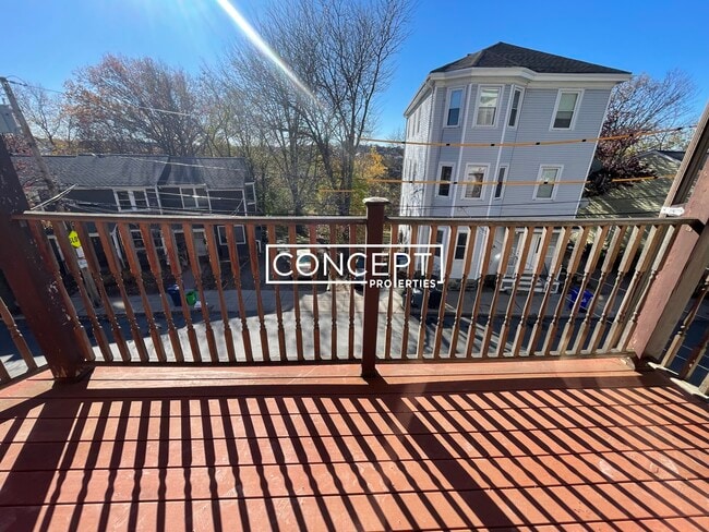 Building Photo - 54 Lawn St