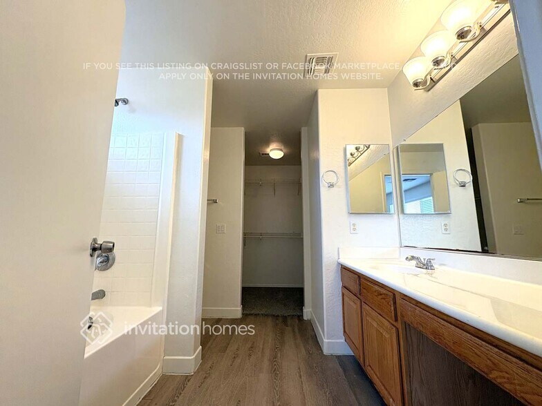 Building Photo - 6805 N 130th Ave