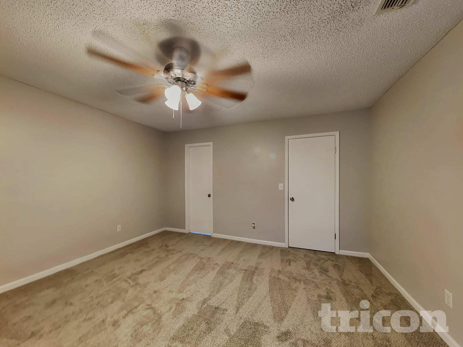 Building Photo - 1689 Ashwood Cir
