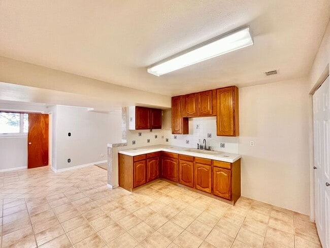 Building Photo - Gorgeous Private Home with Views!