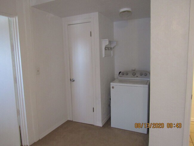 Building Photo - Located walking distance to Cameron University and Comanche Hospital !!