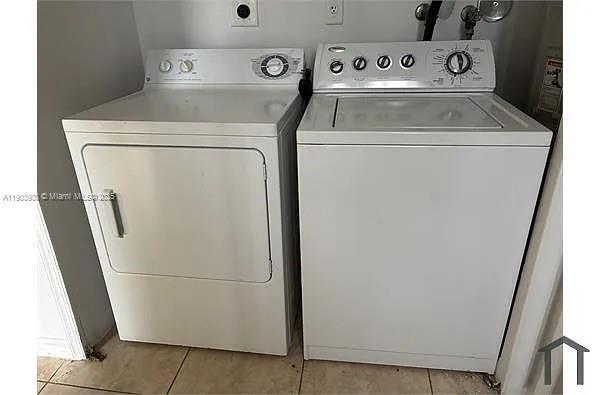 Building Photo - 2704 SE 15th Pl