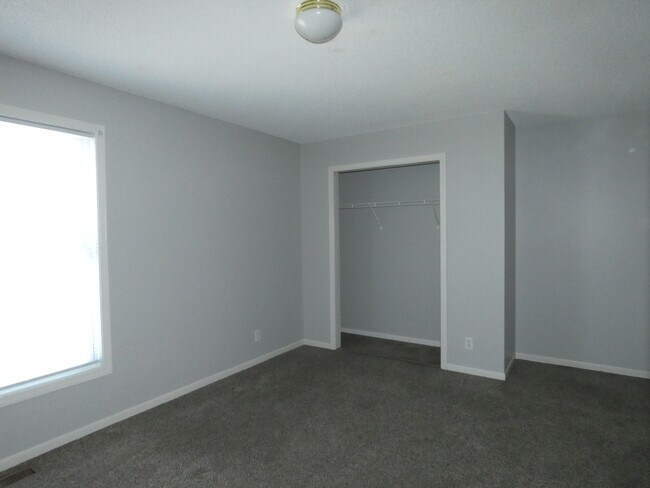 Building Photo - 10632 N Locust Ct