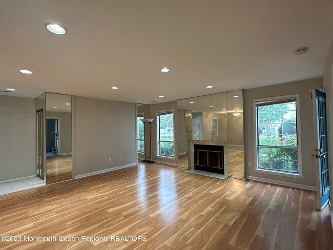 Building Photo - 143 Tanglewood Pl