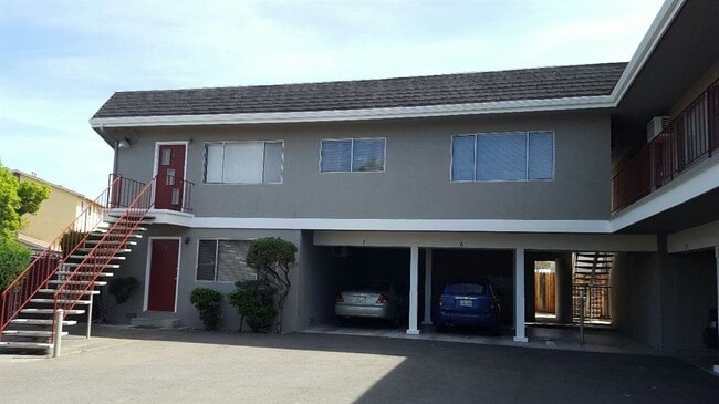 Building Photo - 2375 Chestnut St