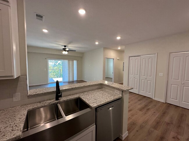Building Photo - Golf Quarters - GQ 105