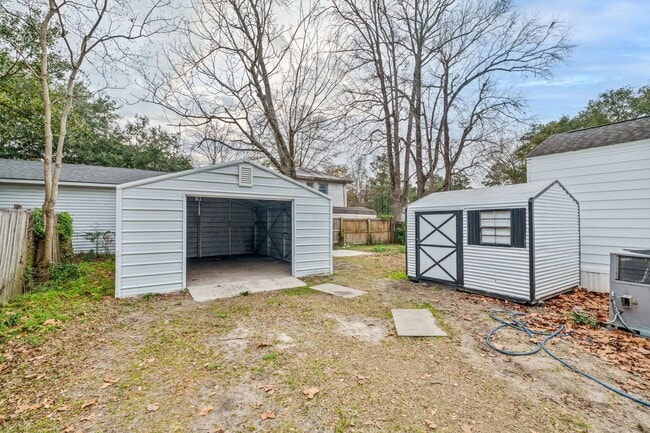 Building Photo - Discover Your New Everyday Haven in Hanahan!