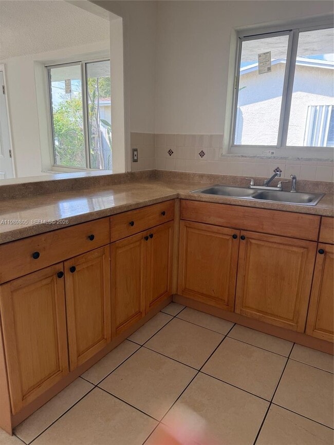 Building Photo - 608 NW 3rd Ave