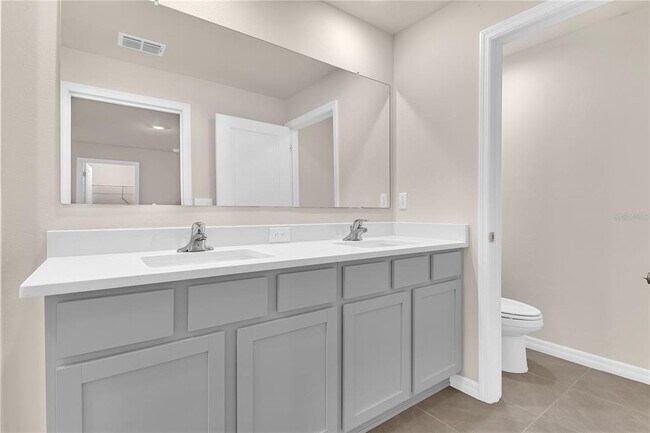 Building Photo - 2872 NE 21st Ct Rd