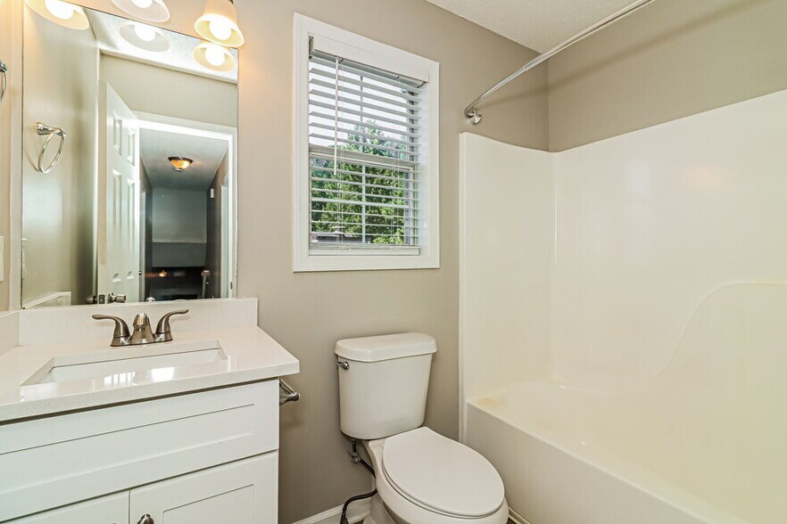 Building Photo - 428 Ivy Crest Dr