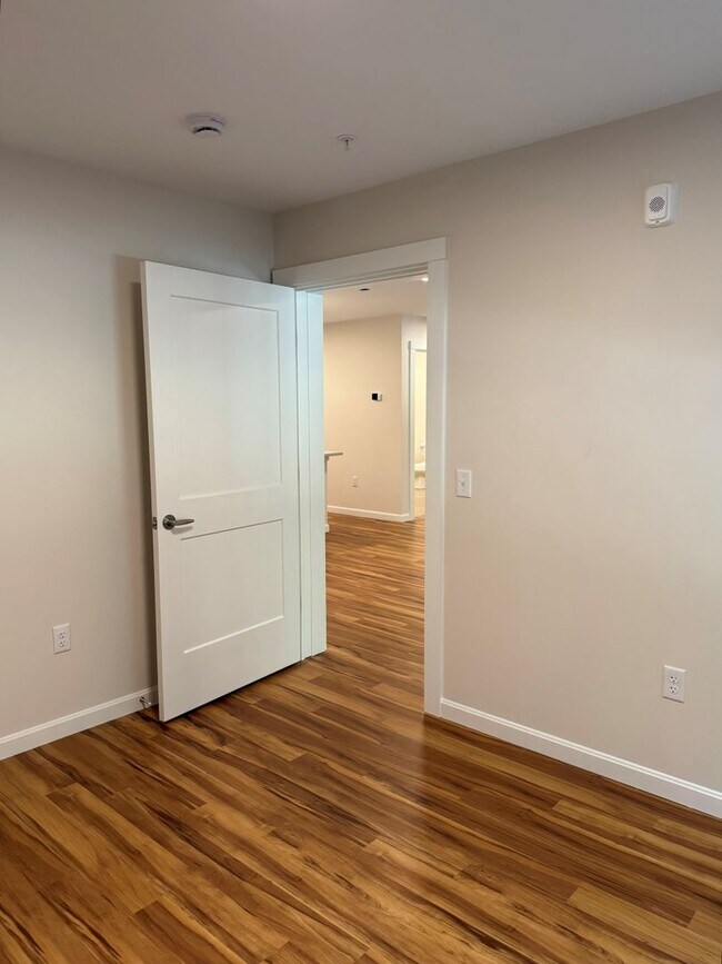 Building Photo - One Bedroom with Den , so many possibilities!