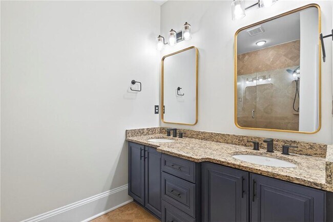 Building Photo - 395 Laurent St NW