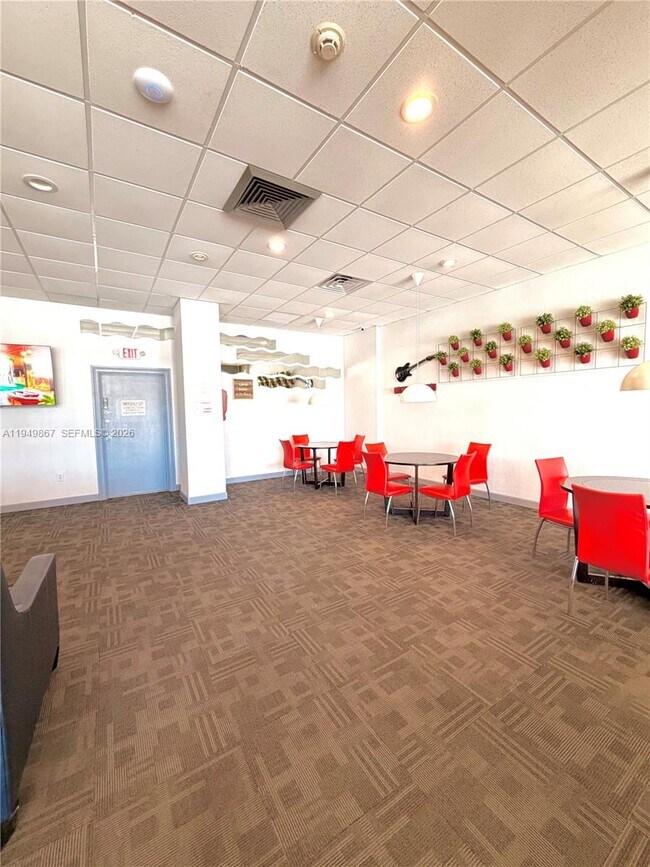 Building Photo - 400 Kings Point Dr