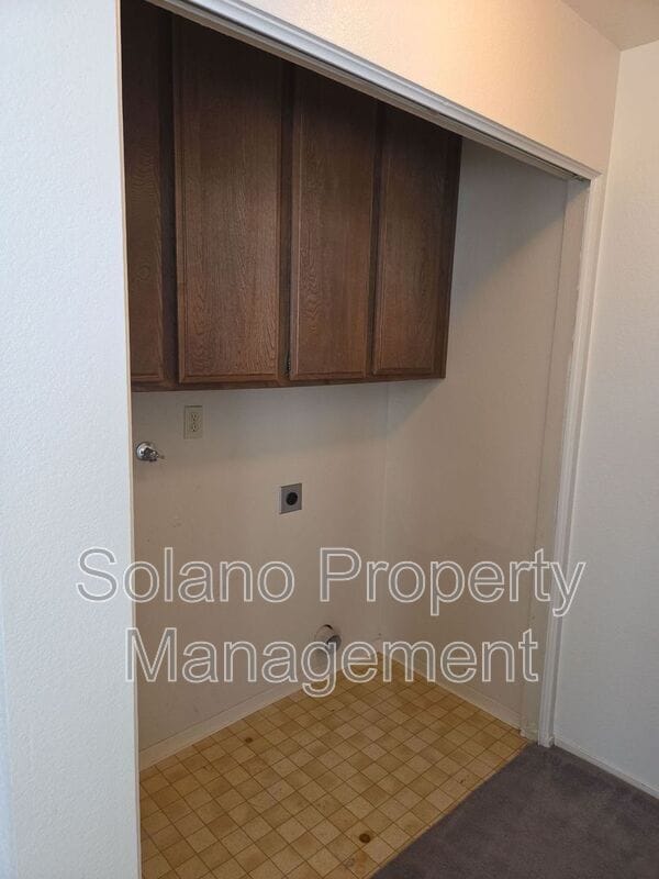 Building Photo - 203 Catalpa Ln