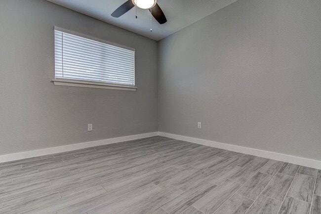 Building Photo - 1603 Dale Cove