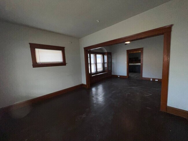 Building Photo - 4091 E 56th St