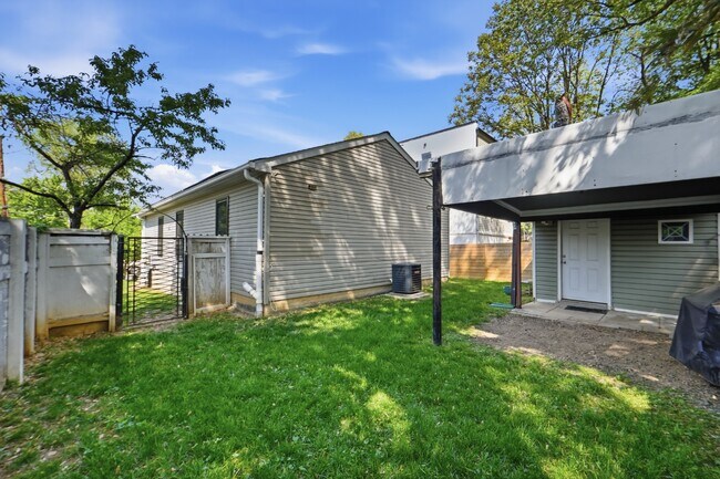 Building Photo - 3803 Allison St