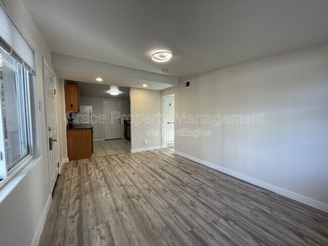 Building Photo - 2127 S Acoma St
