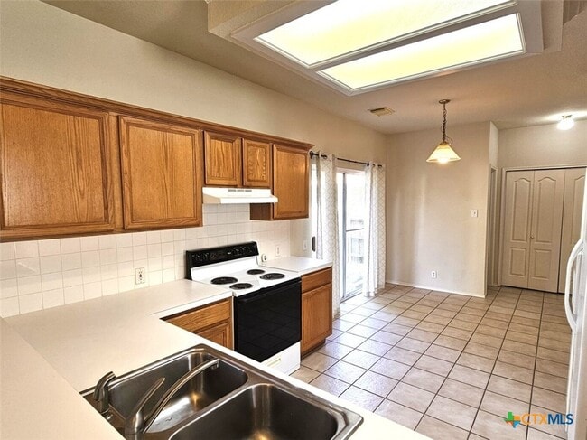 Building Photo - 237 Tapwood Ln