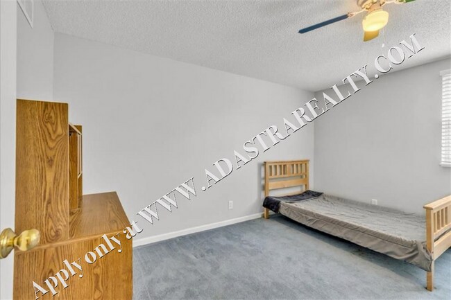 Building Photo - Beautiful 4 Bed 2 Bath Home in Olathe-Available in JULY!!