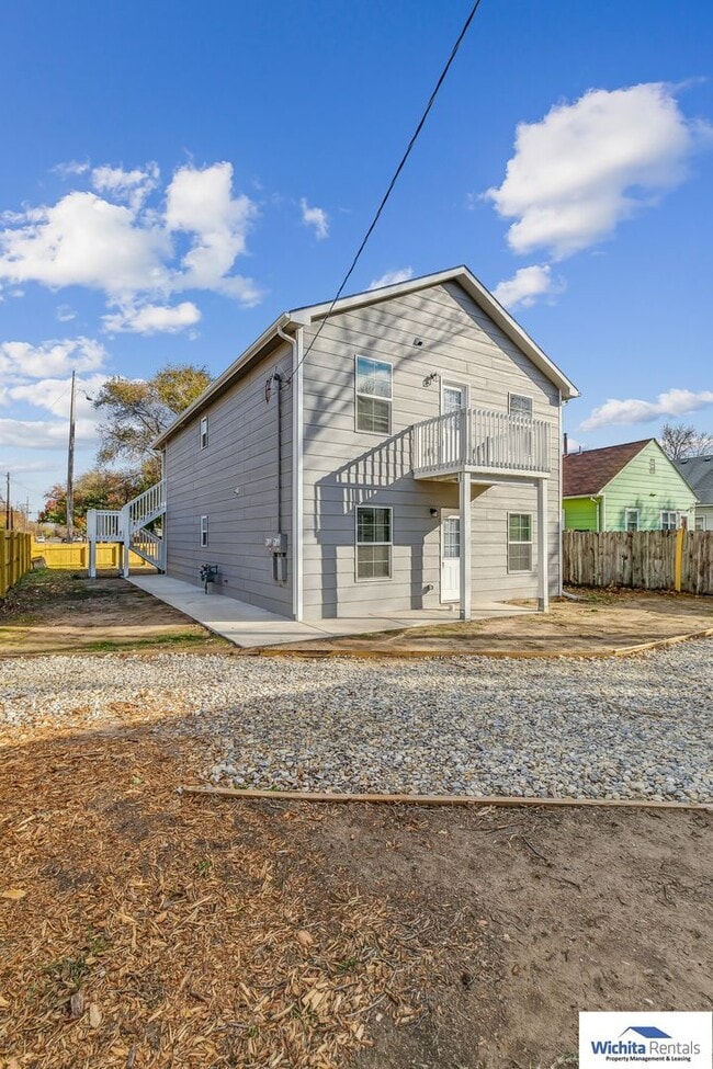 Building Photo - Newer construction 3 bedroom 2 bath **Move in Special - 1/2 off first months rent**