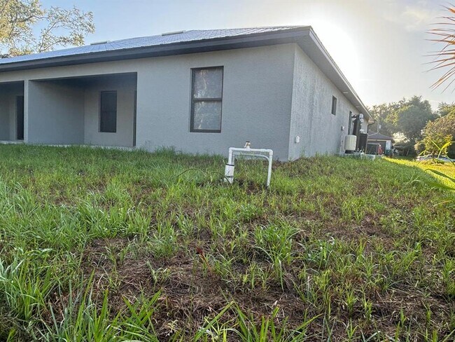Building Photo - 2007 Redmond St