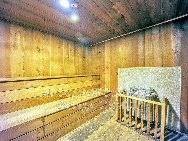 Building Photo - 411 Lakewood Cir