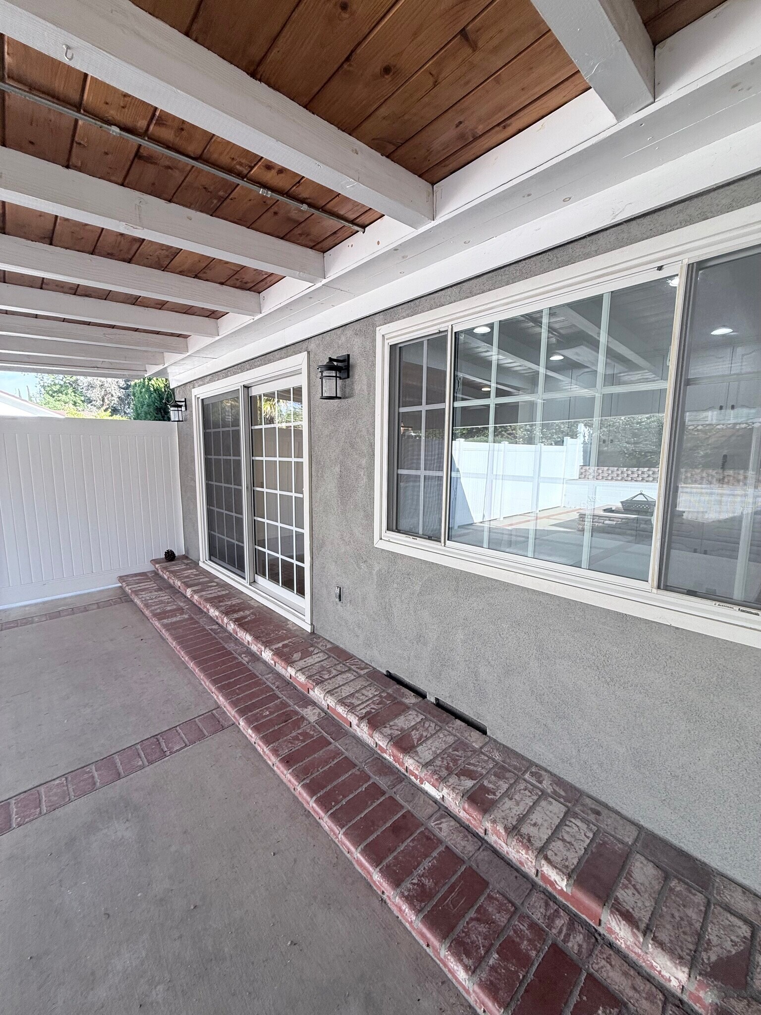 Building Photo - 11130 Canby Ave