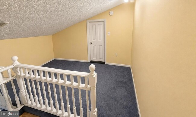 Building Photo - 250 Juanita Ct