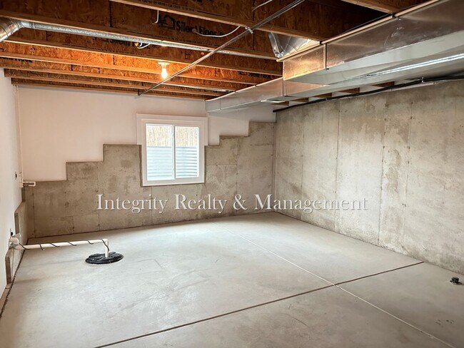 Building Photo - 7402 Eagle Rock Dr