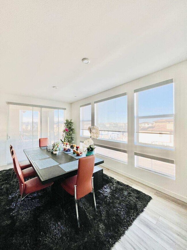 Building Photo - Dublin Hyde Park Modern Living Single Level Condo 4 Bed / 2 Bath, Amenities, Close to 580
