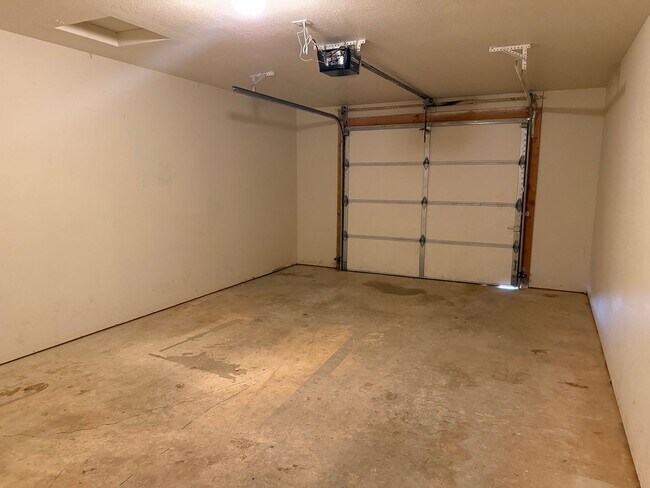 Building Photo - 20944 Honest Ln
