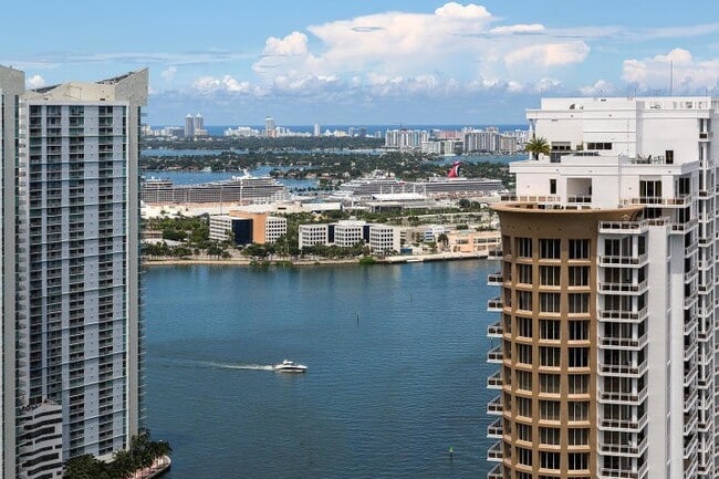 Building Photo - Icon Brickell Unit 4010