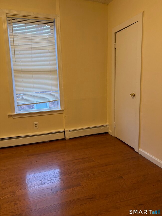 Building Photo - 50 York St