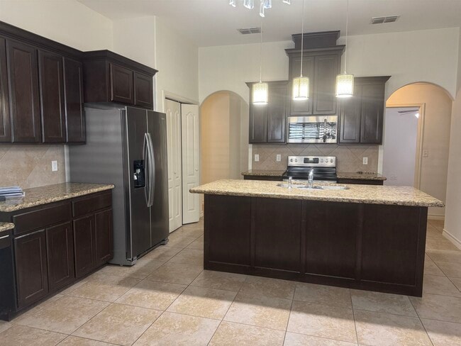 Building Photo - 212 Sandhill Oak