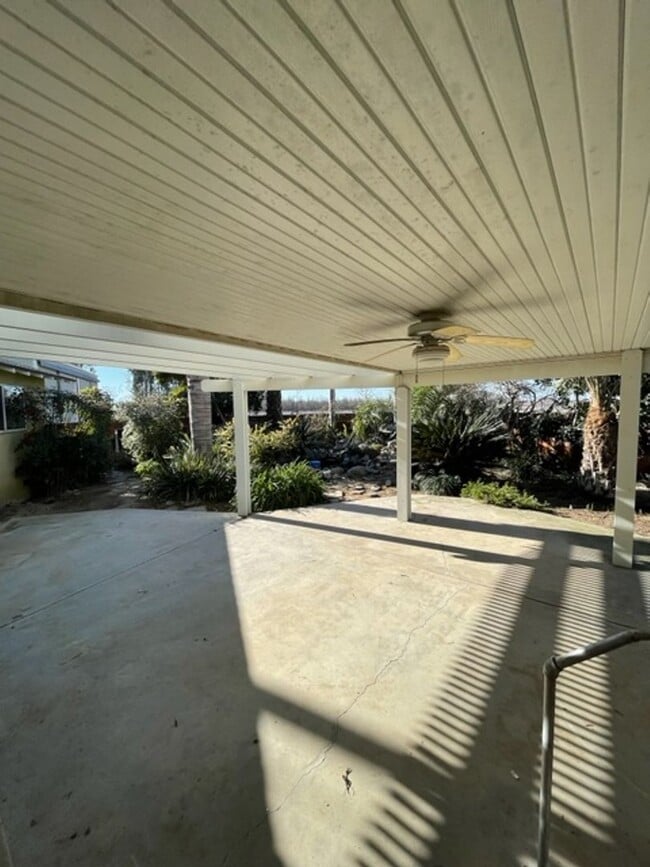 Building Photo - Farm House Living MOVE IN SPECIAL