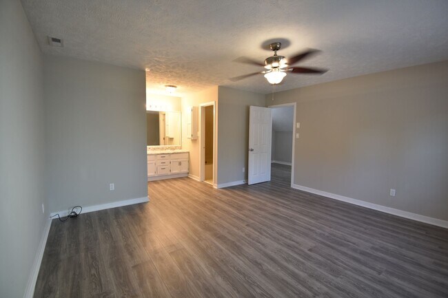 Building Photo - COMING SOON-3 BEDROOM 2 BATHROOM - NO PETS