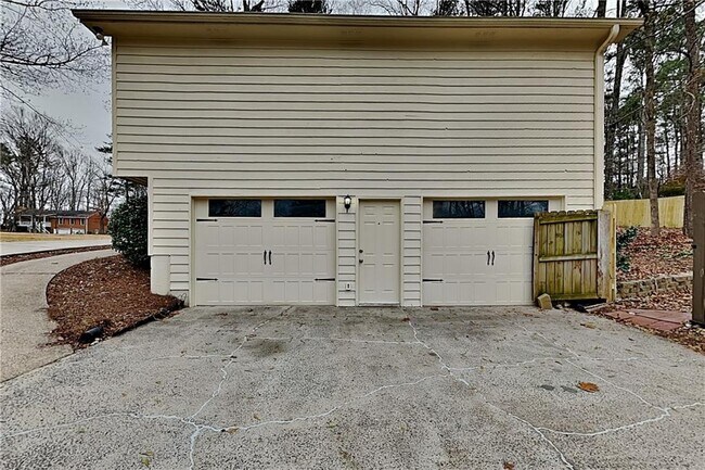 Building Photo - 647 Sunshine Trce NW