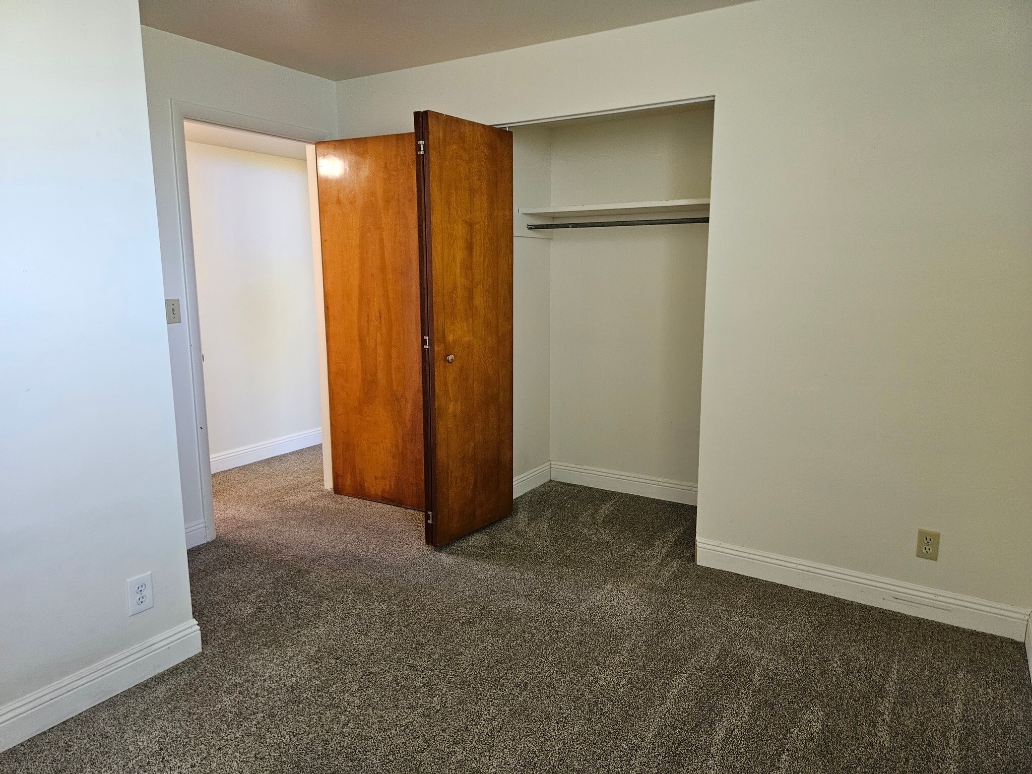 Building Photo - 351 W 200 S